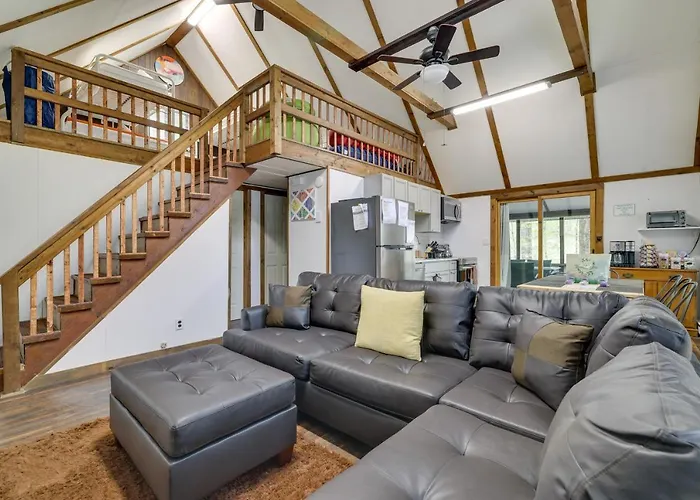 Pocono Lake Retreat With Hot Tub And Resort Amenities!