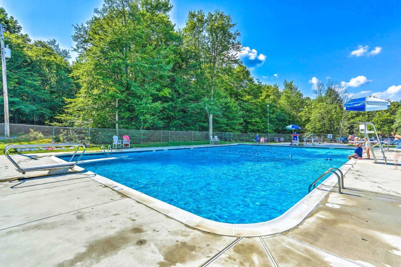 Сasa de vacaciones Pocono Retreat With Hot Tub And Amenities! Pocono Lake