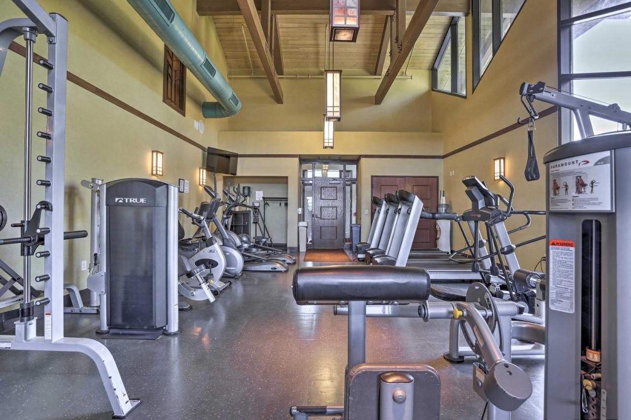 Сasa de vacaciones Pocono Retreat With Hot Tub And Amenities! *