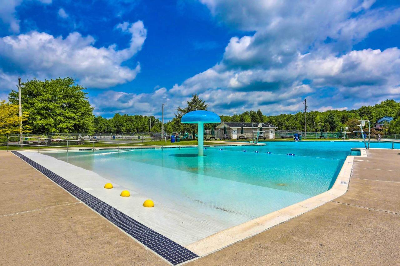 Сasa de vacaciones Pocono Retreat With Hot Tub And Amenities! Pocono Lake