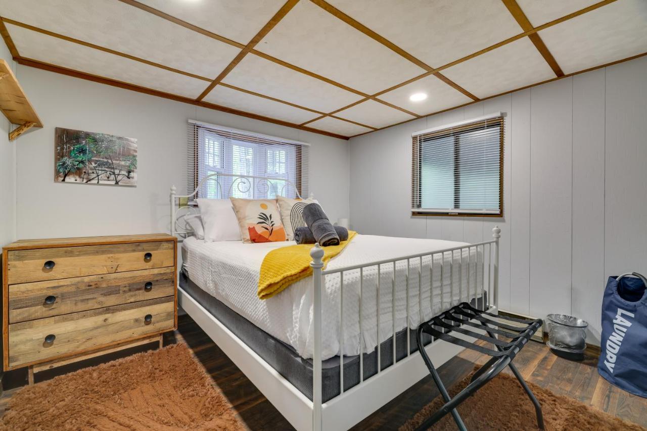 Pocono Retreat With Hot Tub And Amenities!