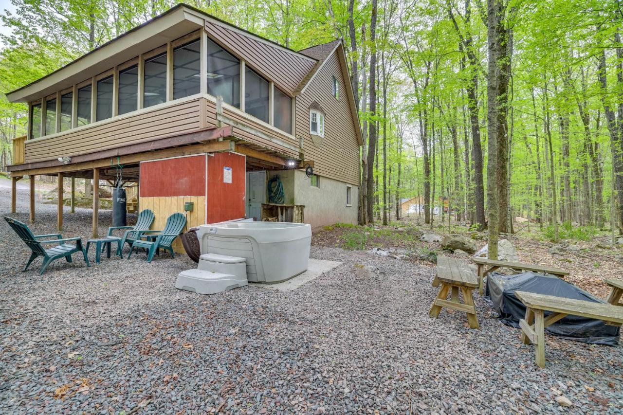 Сasa de vacaciones Pocono Retreat With Hot Tub And Amenities! Pocono Lake