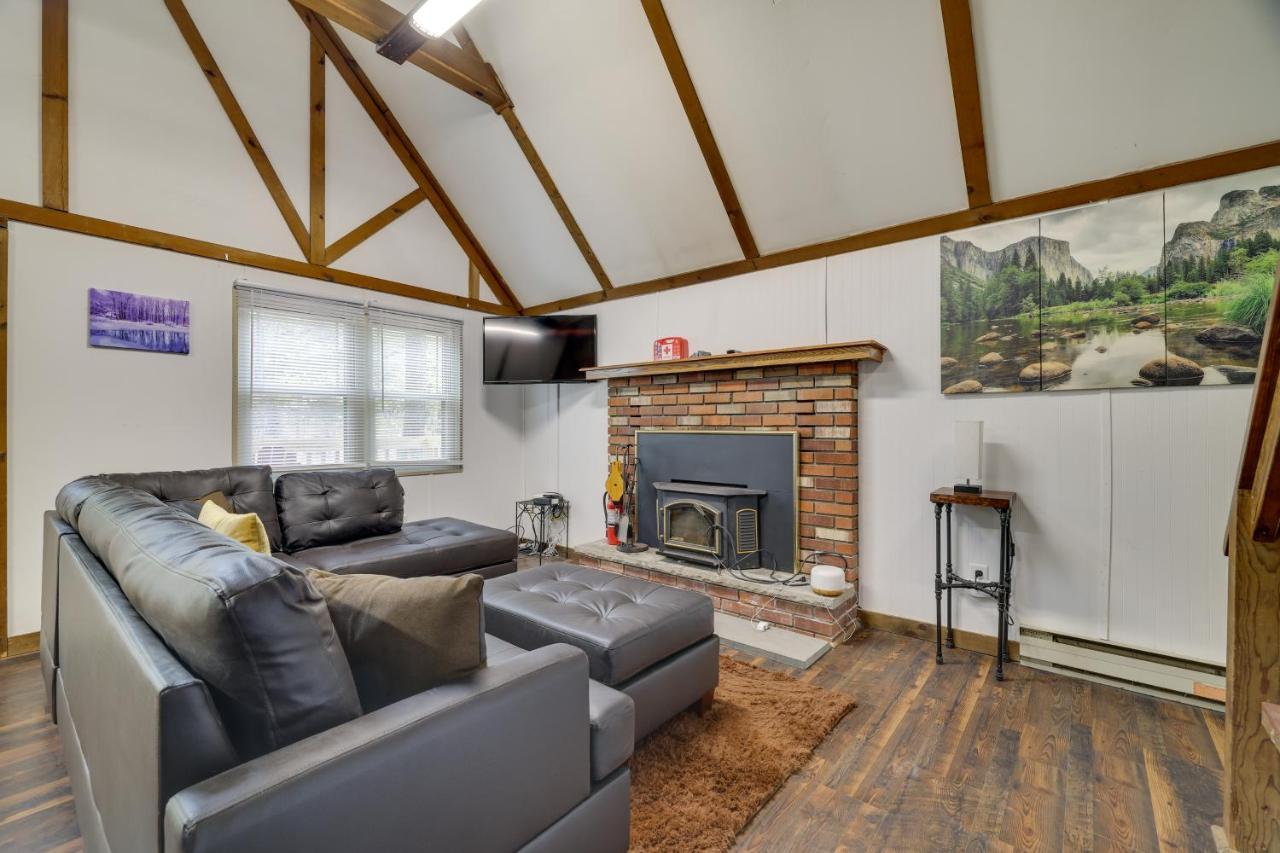 Сasa de vacaciones Pocono Retreat With Hot Tub And Amenities! Pocono Lake