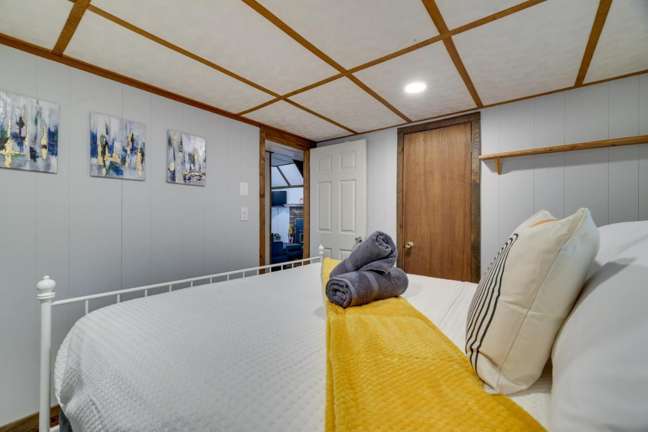 Сasa de vacaciones Pocono Retreat With Hot Tub And Amenities! Pocono Lake