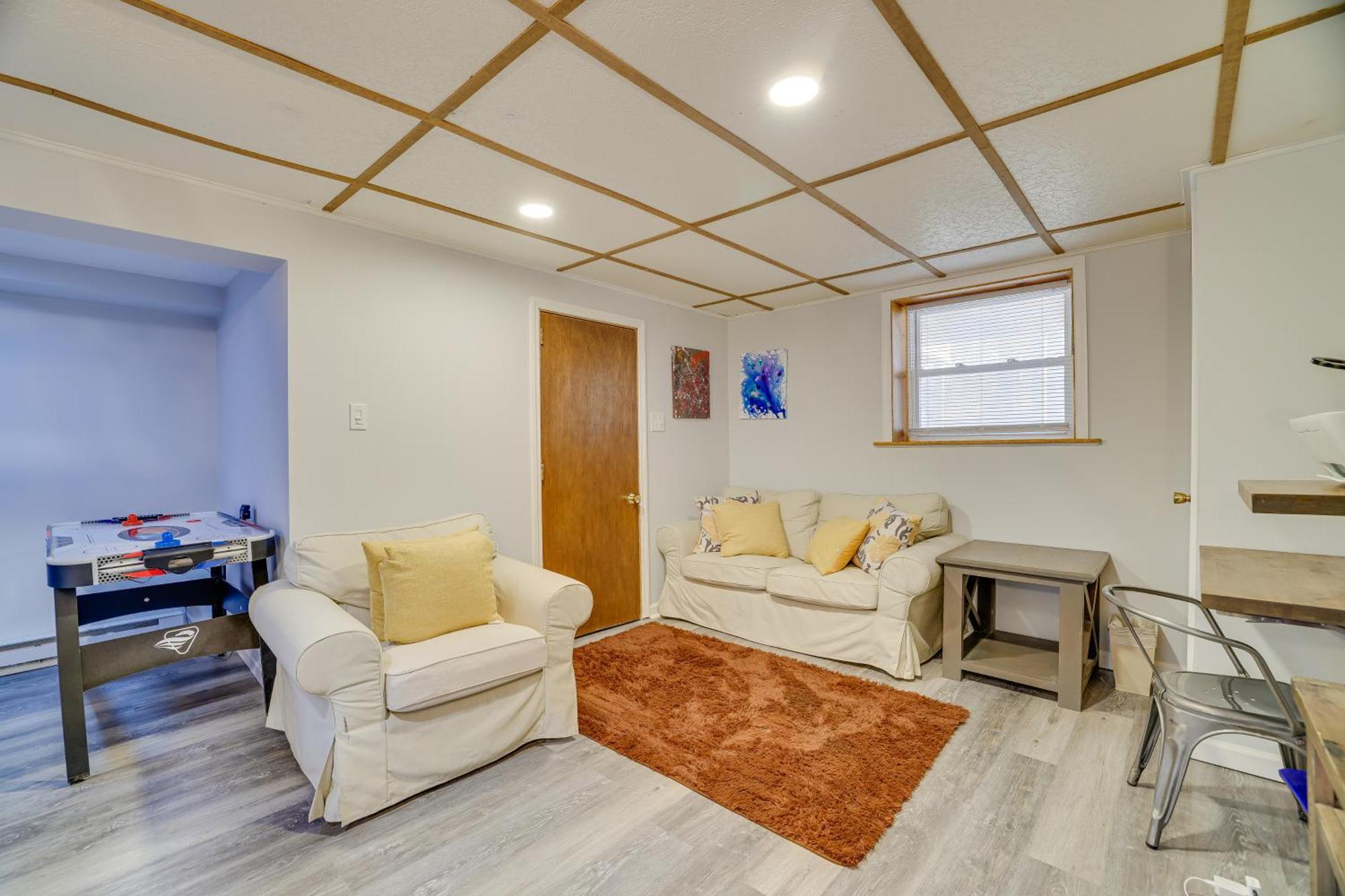 Pocono Retreat With Hot Tub And Amenities! Pocono Lake