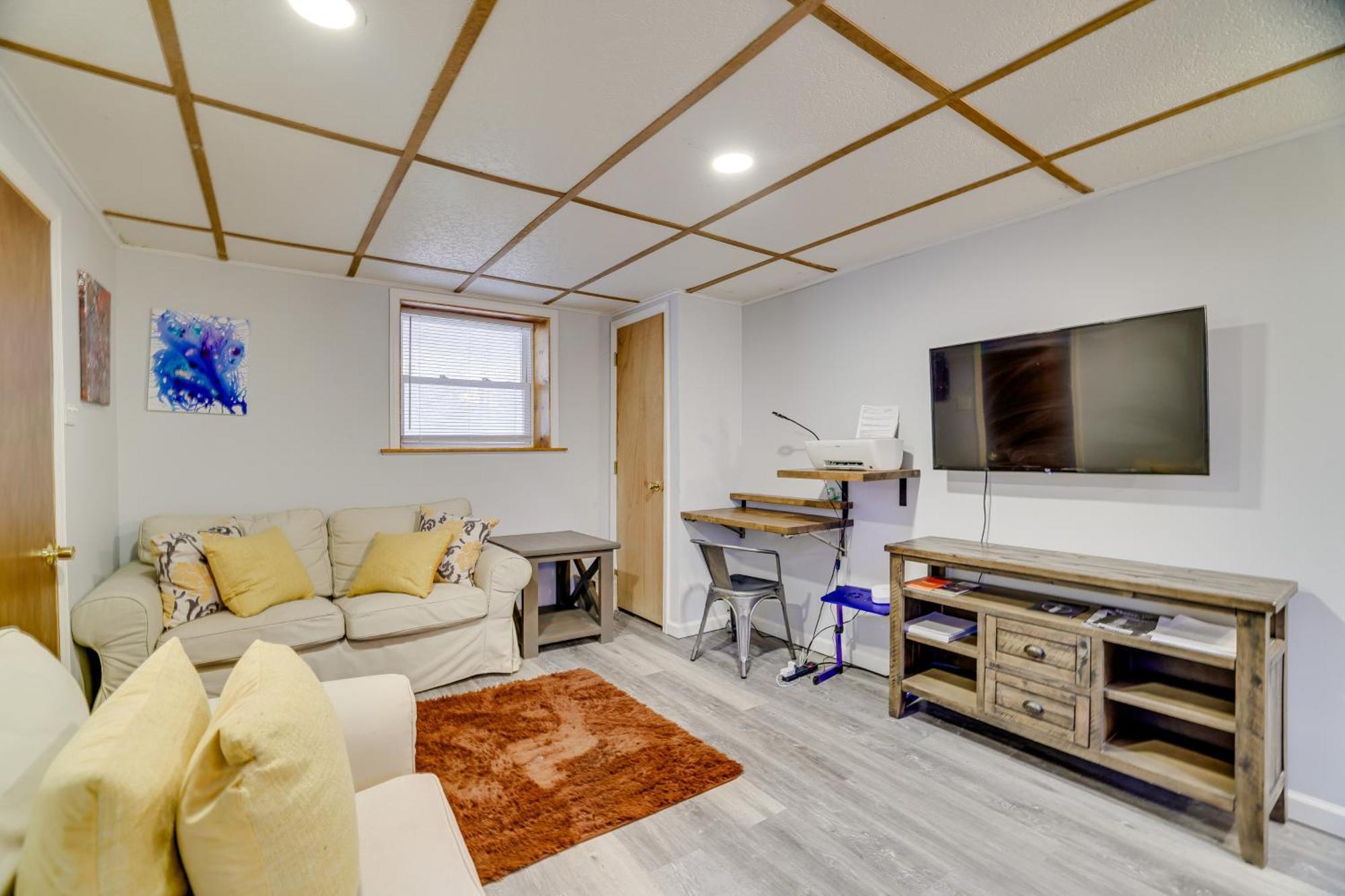 Pocono Retreat With Hot Tub And Amenities!